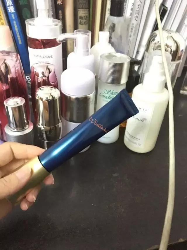 看完别人家的化妆台,可能买了假的化妆台