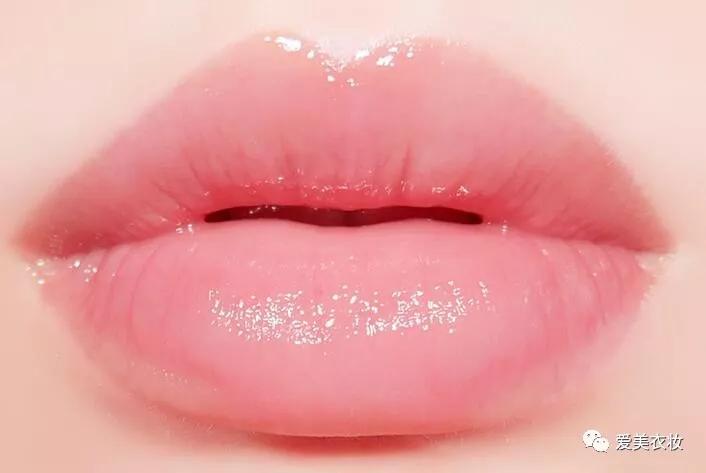 冬天嘴唇干燥开裂怎样保养,一到秋冬嘴唇干裂脱皮怎么办