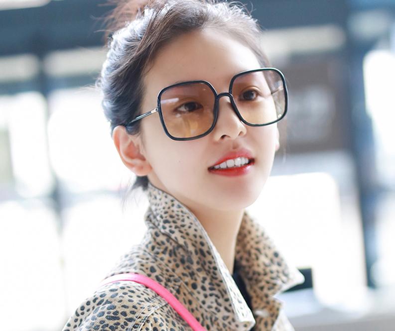 迪奥黑色太阳眼镜最新款,潮酷出街必备款