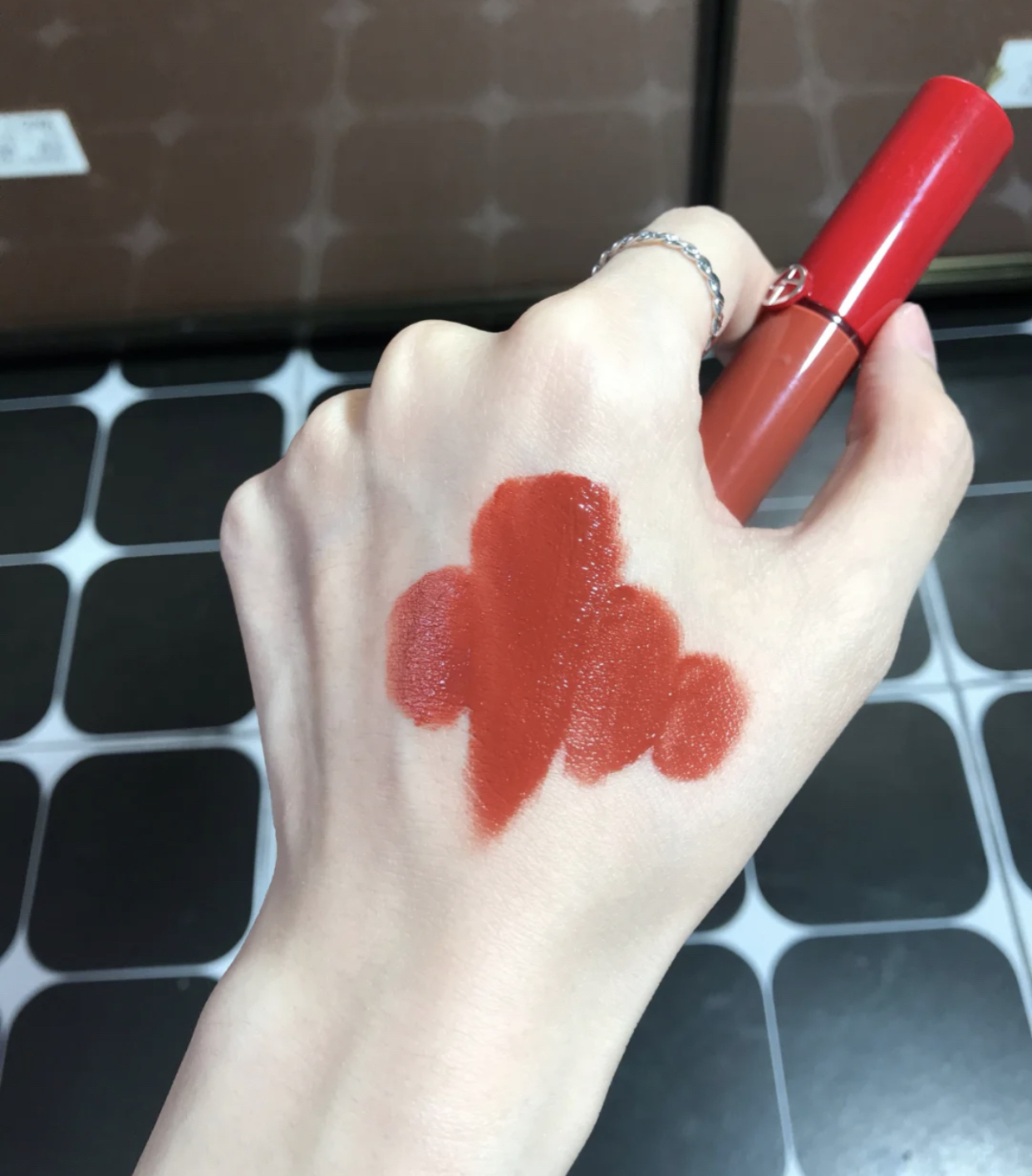 405阿玛尼口红黄黑皮,黄皮口红阿玛尼110