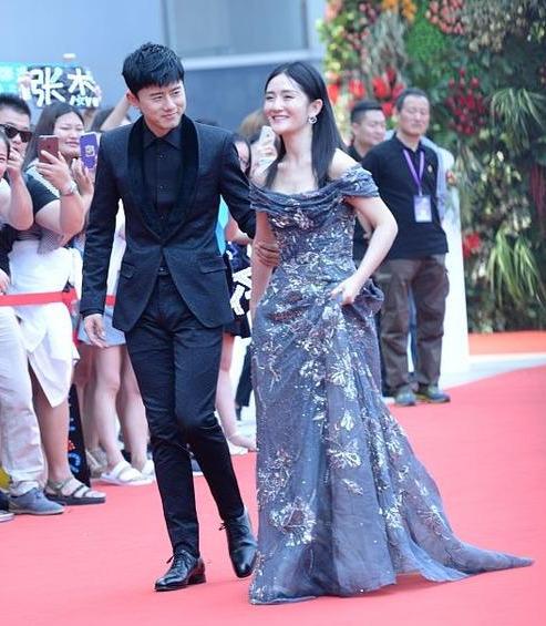 张杰谢娜的双胞胎正面曝光,张杰和谢娜的两个孩子长什么样