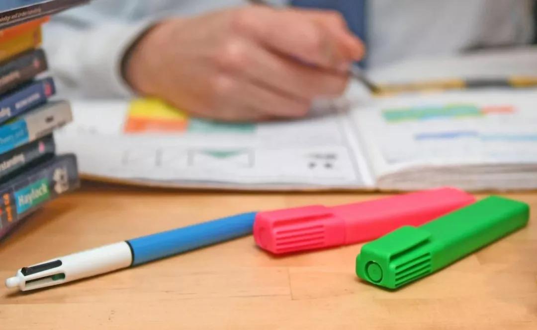 在国外小孩怎么读书,怎么教美国孩子自己读书