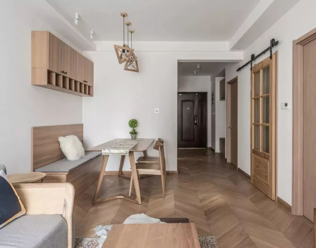 你家的踢脚线选对了吗,家中的踢脚线怎么搭配最适合