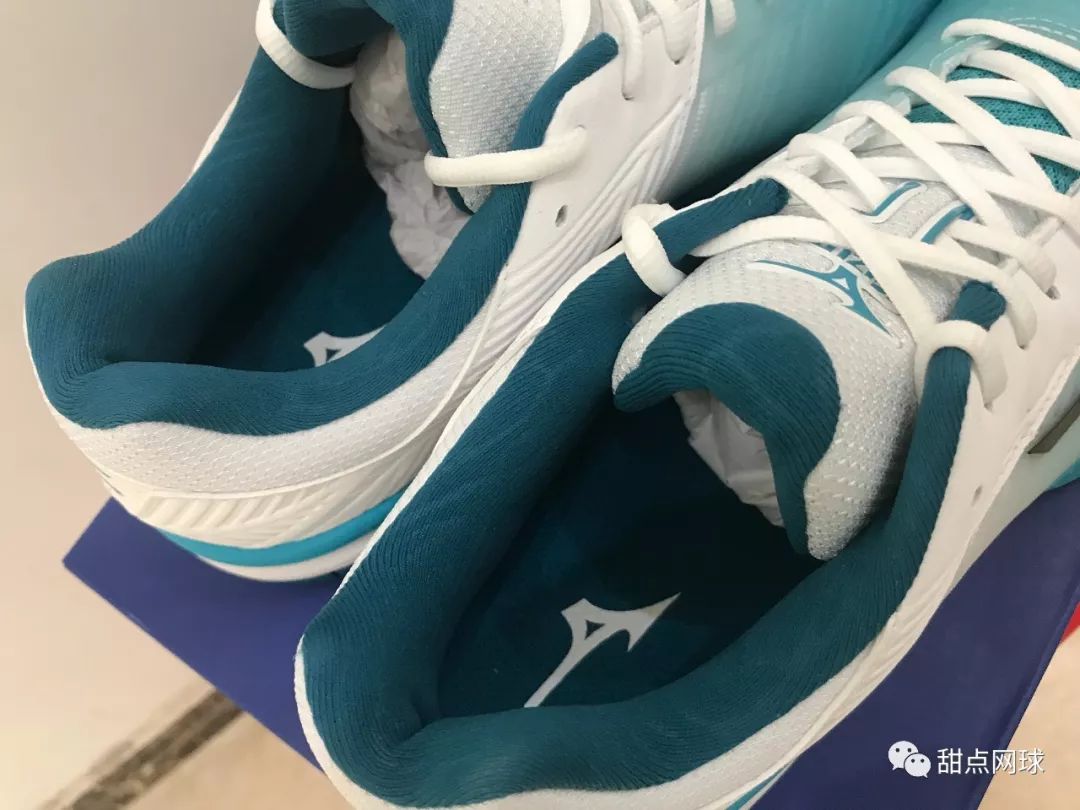 美津浓足球鞋wave系列评测,美津浓waveup足球鞋开箱测评