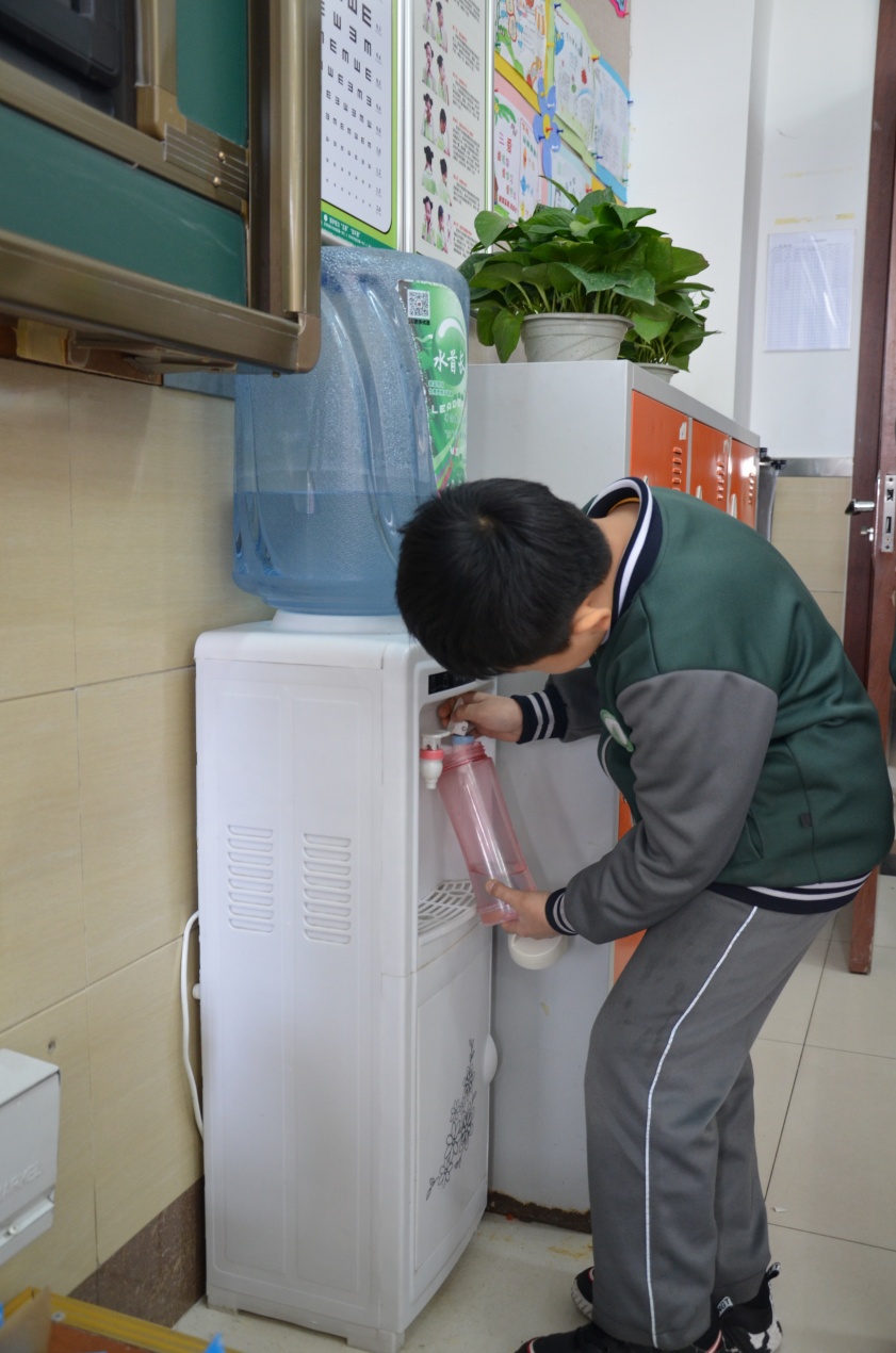 护航开学季严守校园食品安全,护航开学严查学校食堂安全