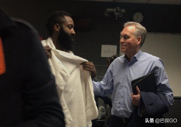 场均16分4场投进14记三分球,场均16分加6板2助攻