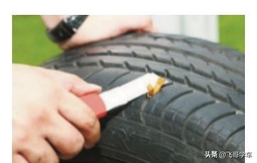 轮胎侧面蹭掉一小块橡胶怎么修补,真空轮胎怎么修补用什么方法最好