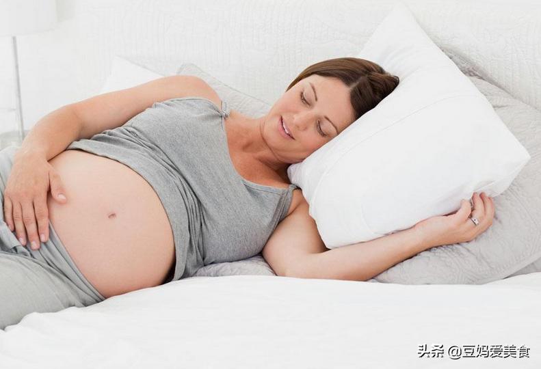 孕妇胎动肚子一跳一跳怎么回事,孕妇肚皮感觉一跳一跳的是胎动吗