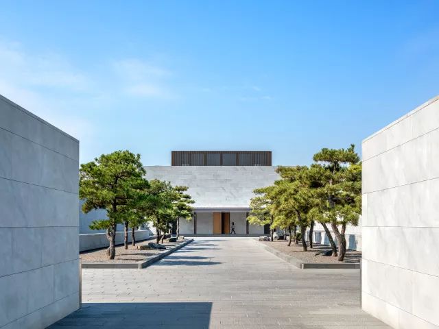 一晚80000，历时10年，耗资33亿的上海安缦，...