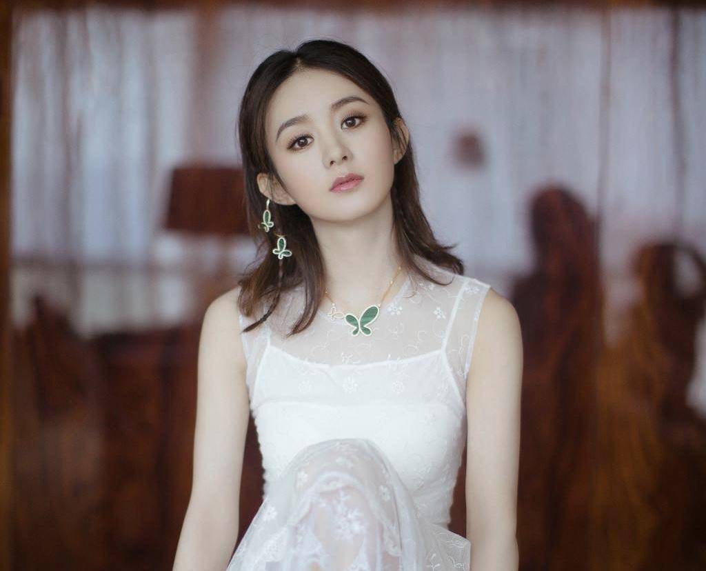 周冬雨赵丽颖时尚芭莎,周冬雨赵丽颖颁奖典礼