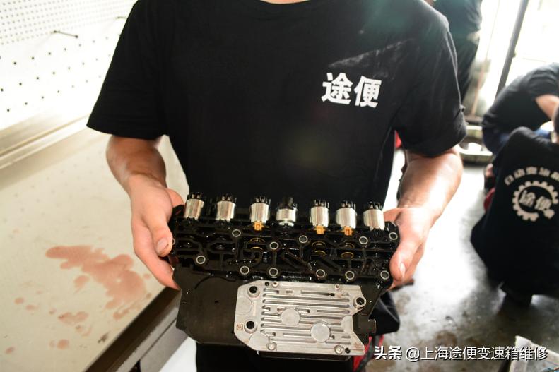 科鲁兹变速箱电脑损坏影响顿挫,09科鲁兹1.8自动变速箱顿挫怎么办