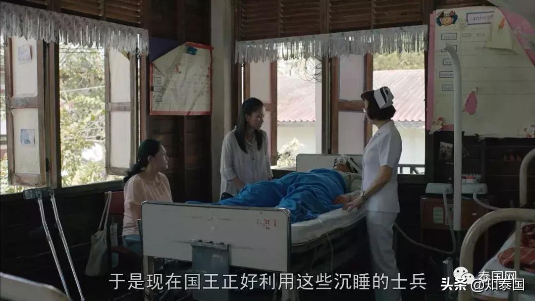 被士兵“上身”的年轻女巫，为何要去舔舐老女人伤痕累累的大腿？