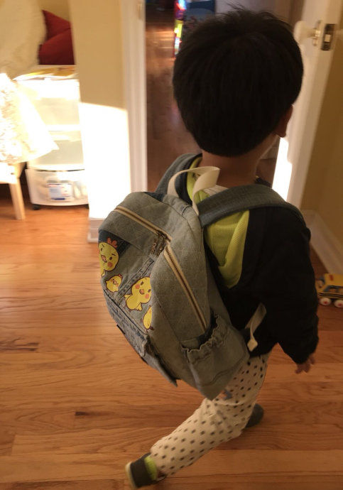 旧牛仔裤的废物利用改造,牛仔裤改双肩背包教程