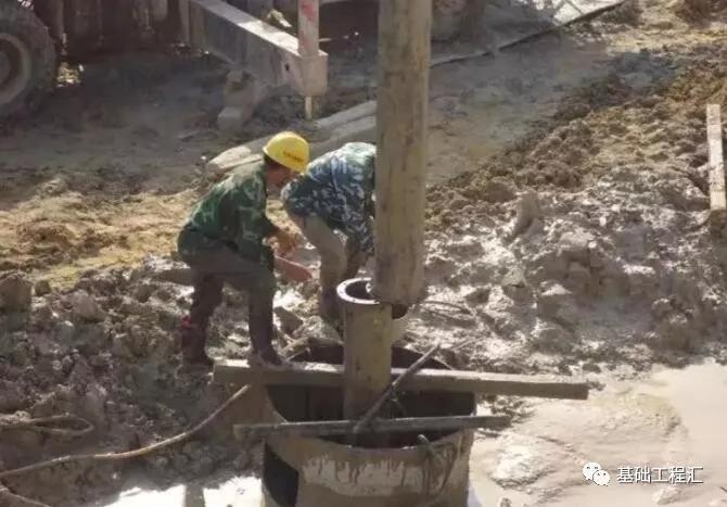 旋挖钻孔灌注桩施工视频,地铁钻孔灌注桩施工视频