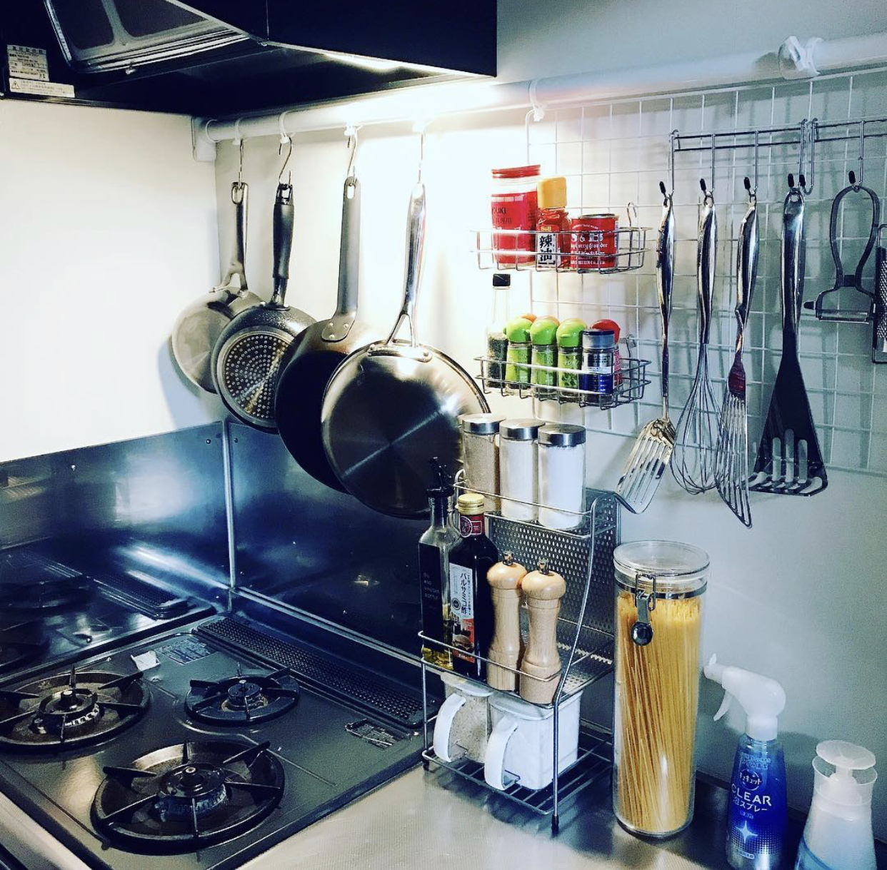 厨房锅具收纳墙上,锅具收纳小妙招废物利用