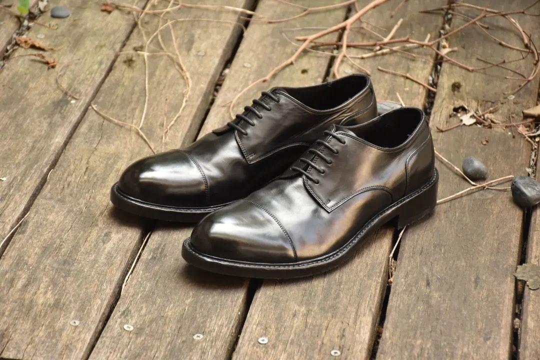 为什么有的人愿意买很贵的鞋子,为什么有人愿意为奢侈品买单