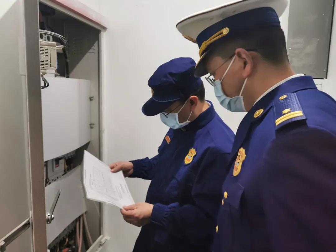 部署消防突击夜查行动,龙文钦带队开展消防安全夜查行动