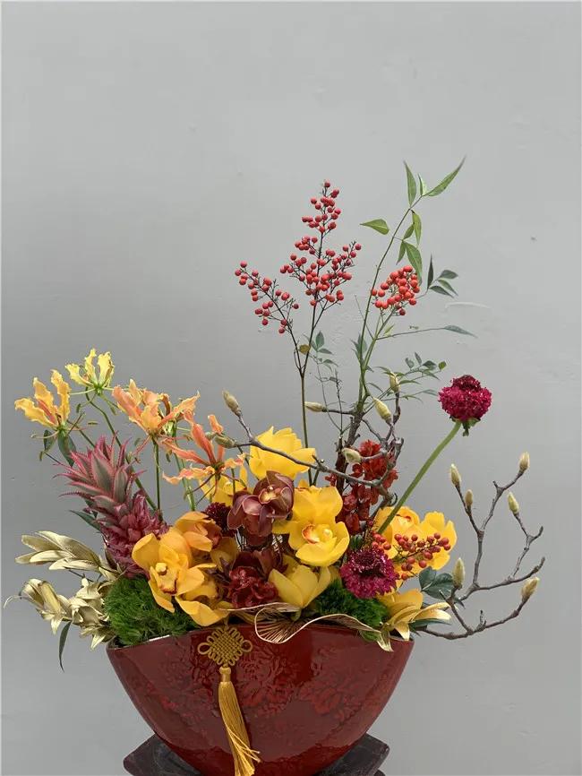 这家不足50㎡的花店，年营业额竟达300多万，被称“花痴”的他是怎么做到的？