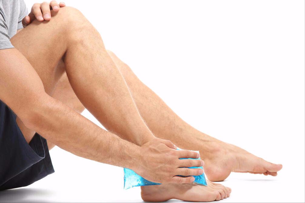 扭伤后24小时内冷敷还是热敷,扭伤是冷敷还是热敷24小时之内