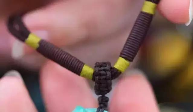 手编绳吊坠怎么打结,四股手编绳打结收尾