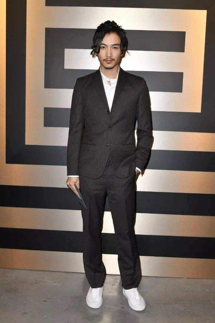 扒一扒宽裤子的那些事儿,驾驭不好,180㎝的陈晓也像170㎝