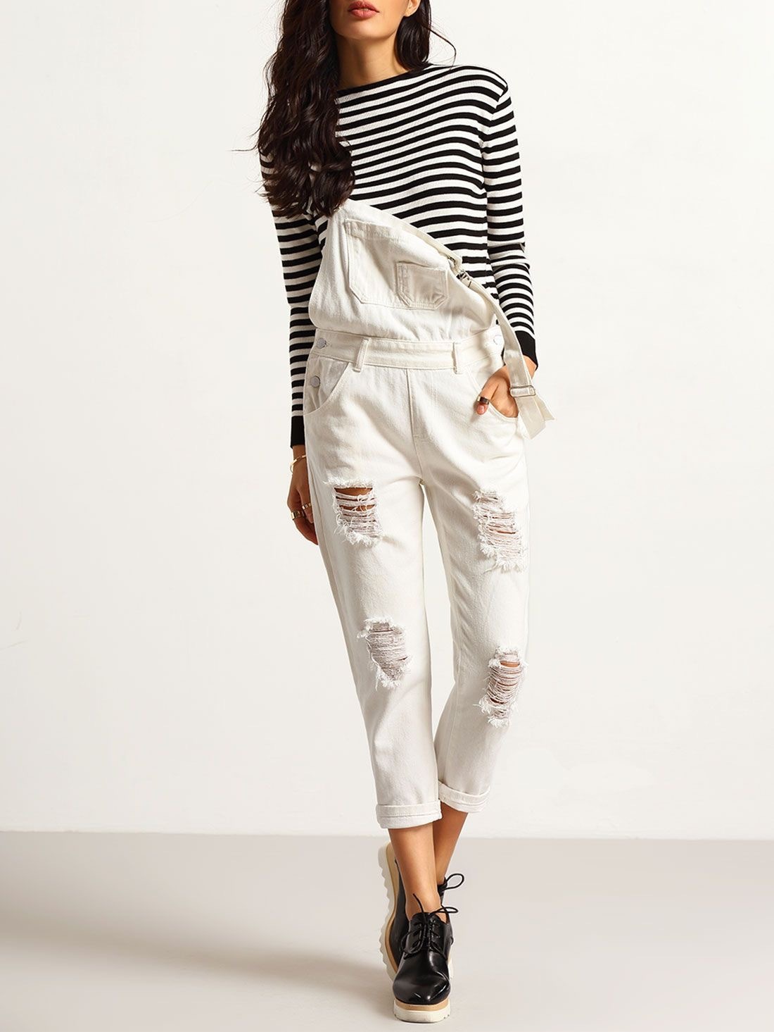 还在穿阔腿裤的你可能不知道，时髦精都悄悄穿起了束脚裤和背带裤