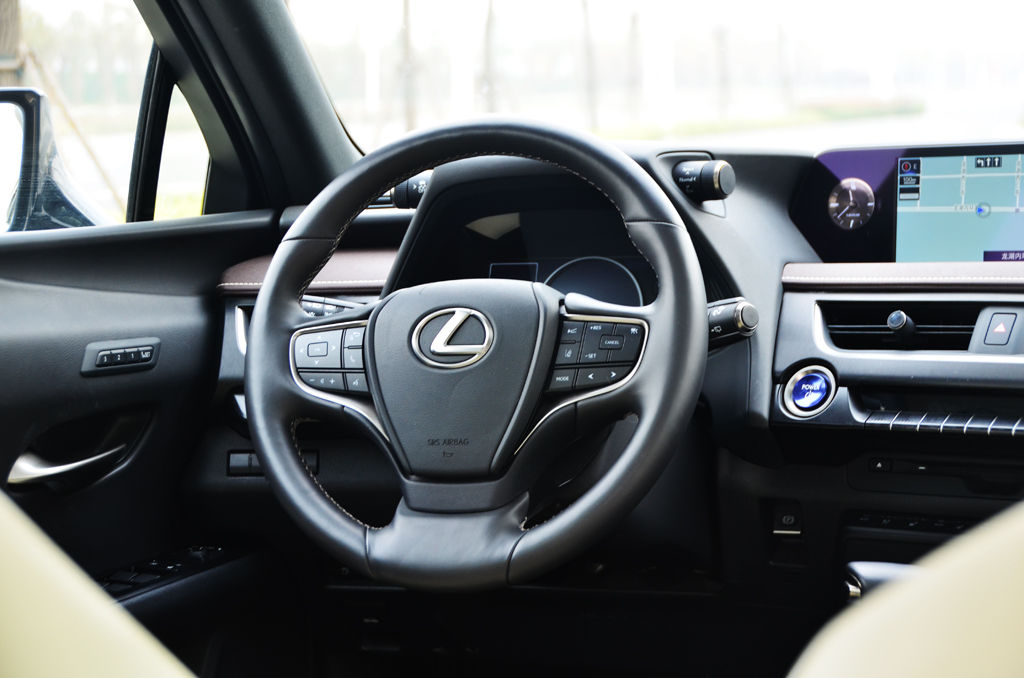 雷克萨斯ux260h试驾多少钱,雷克萨斯ux260h