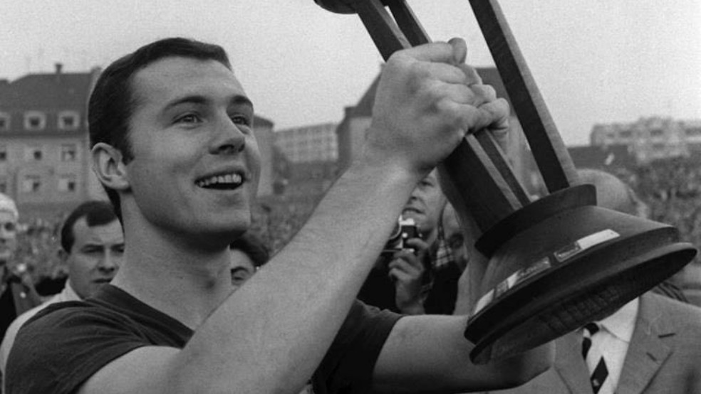 实况足球梅西c罗内马尔贝克汉姆,实况足球哪个时刻贝克汉姆强