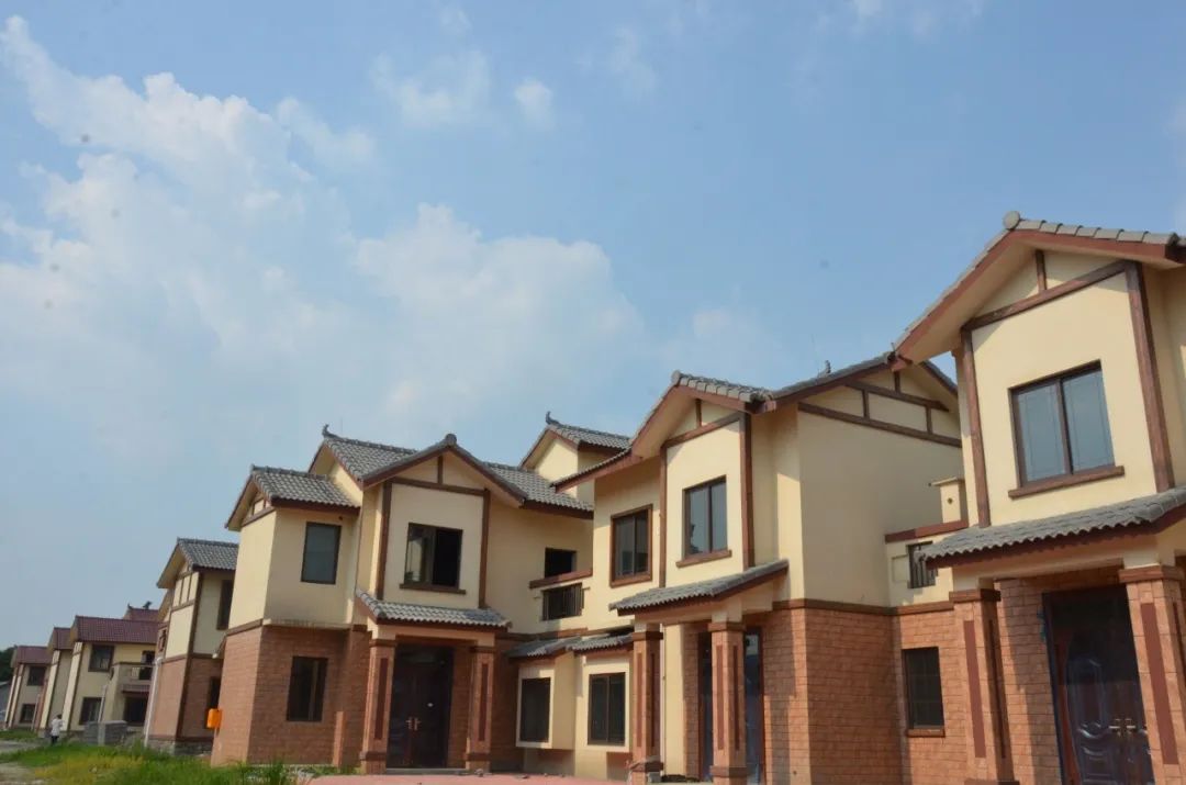 现在新建的小别墅,即将全面完工的别墅