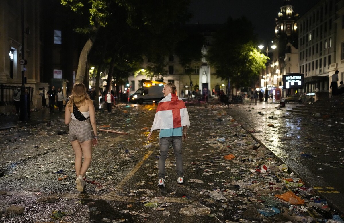 罗马夺冠狂欢,意大利罗马夺冠游行