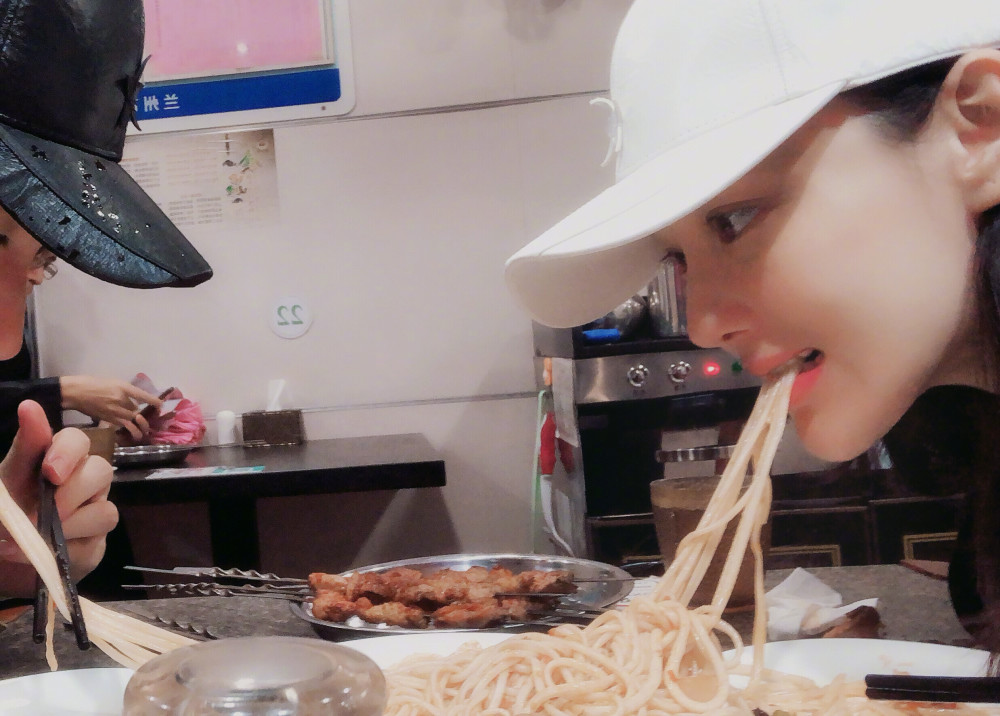 张馨予做蛋糕微博,张馨予做蛋糕