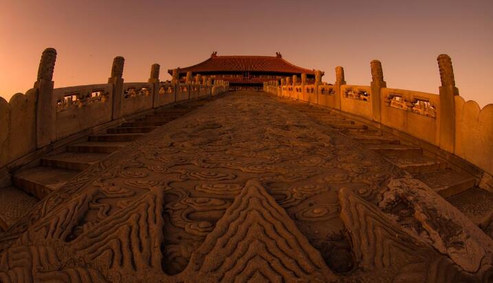 揭秘：被乾隆雕刻成御道的200吨的石头，是怎样运到紫禁城的？