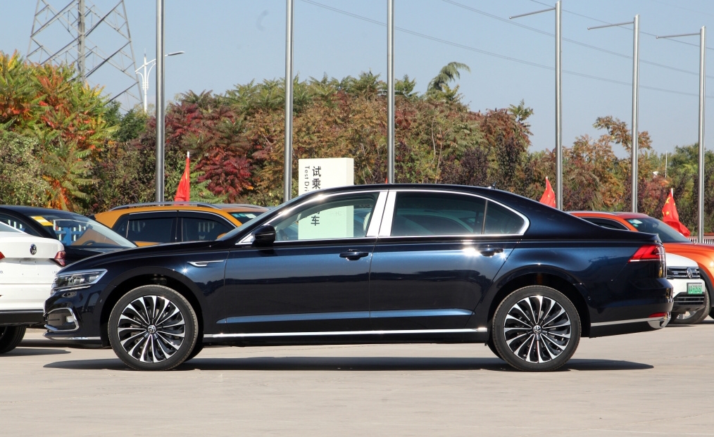 老板座驾低调奢华的大众新辉昂,大众辉昂低调又有实力吗