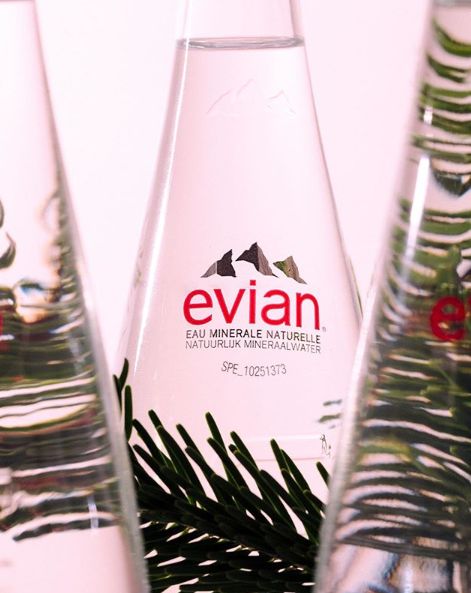 依云如何将一瓶水，成功卖出了奢侈品的味道？