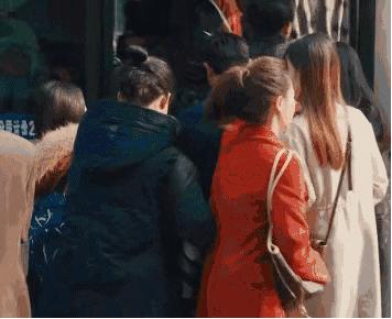 制假售假团伙涉案金额18亿,1个亿勾结lv专柜柜员制假售假