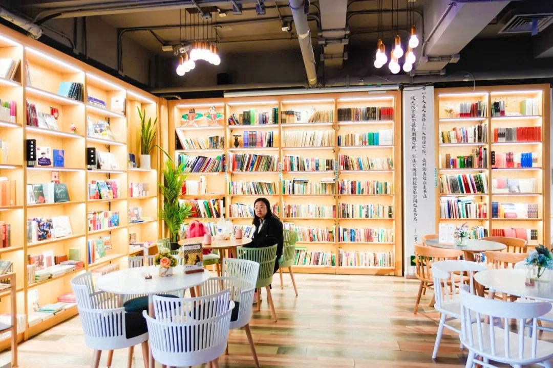 京城简约风书店，干净明亮简简单单的阅读之所