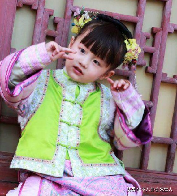 最火小童星女,童星出道的她如今18岁越来越漂亮