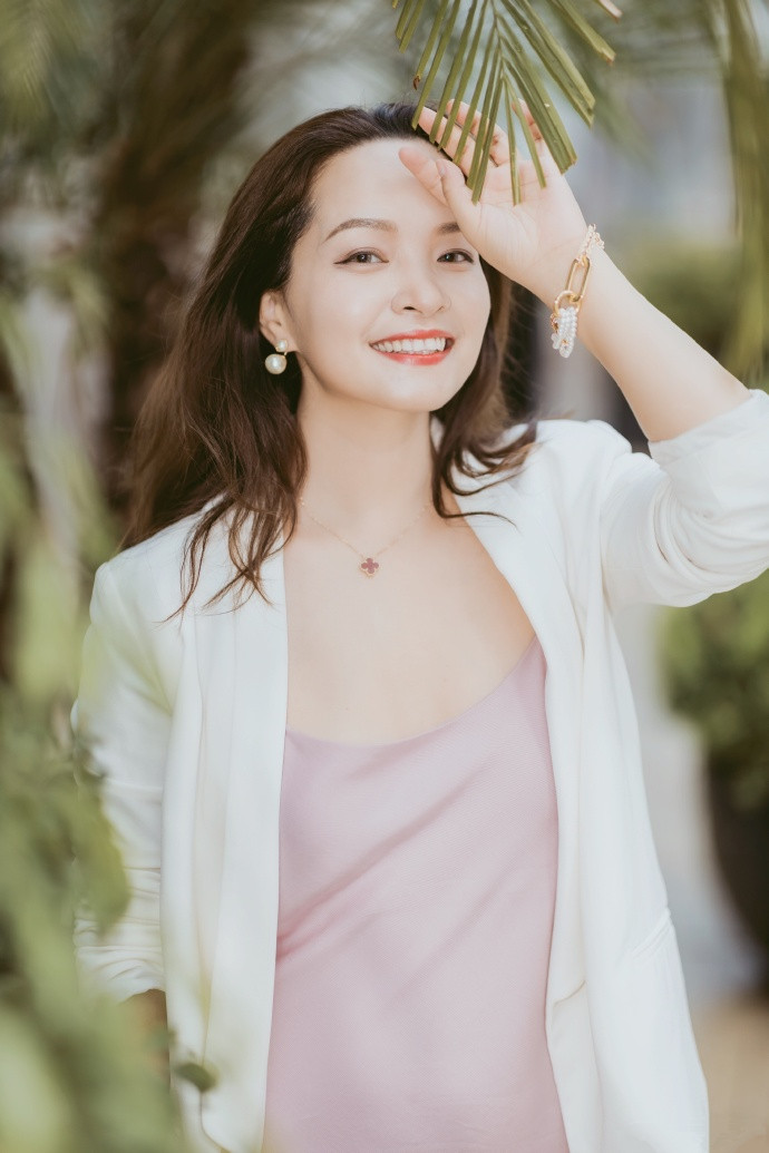 春天穿绿色好看,春天穿点彩色