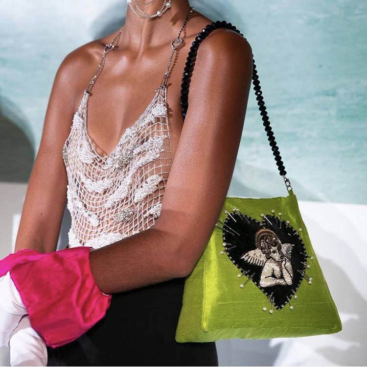 孟美岐红色连体衣,孟美岐穿黑色连体衣