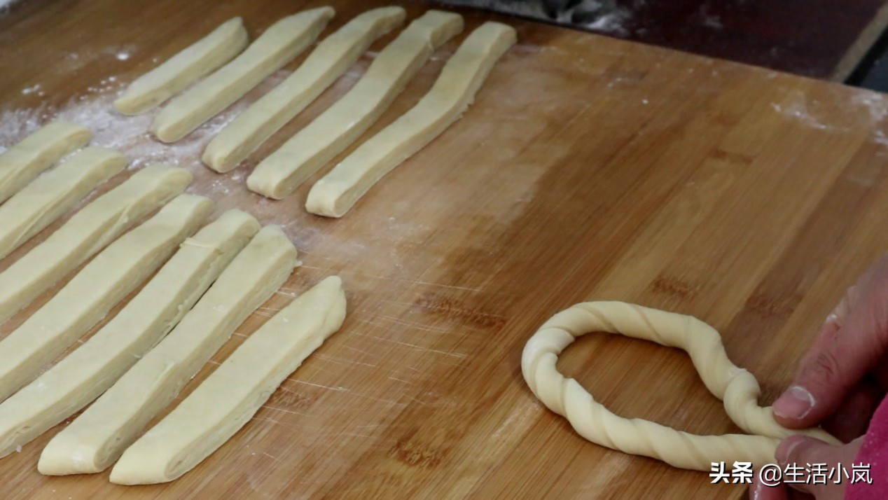 怎么炸软麻花里软外酥,炸出香脆的麻花
