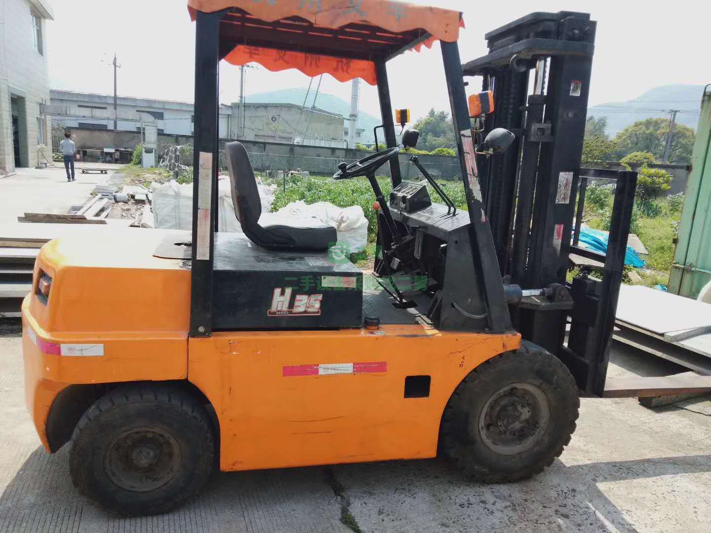 Feijiu网二手设备精品出售：摇臂机/二手叉车/废纸打包机