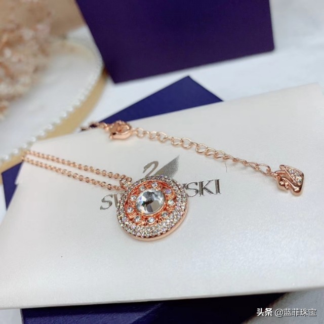 水晶品牌施华洛世奇最新款 (施华洛世奇都是人造水晶吗)