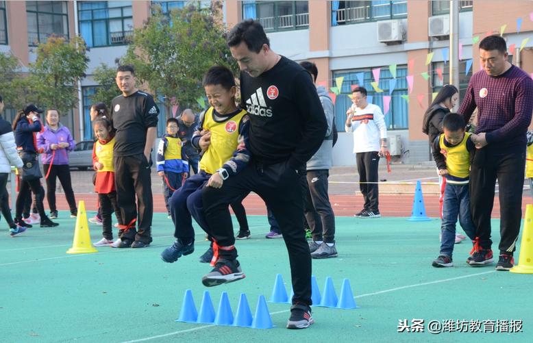 亲子足球乐融融,亲子足球表演视频