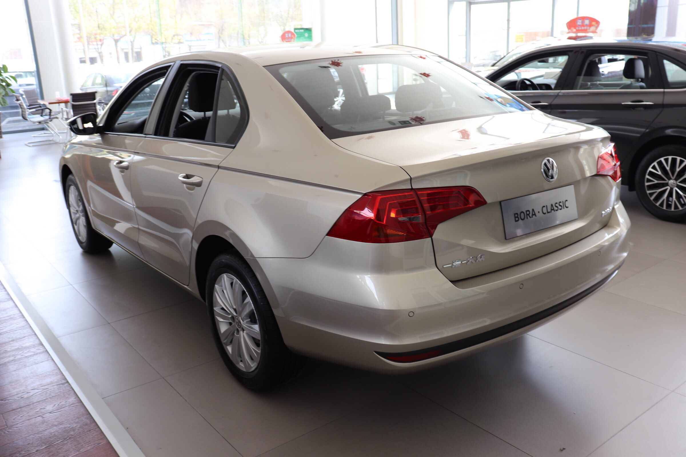 新老款宝来对比视频,曝新大众宝来实车图