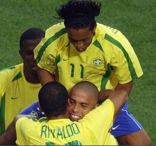 世界足坛第一人小罗,小罗从球王变囚王