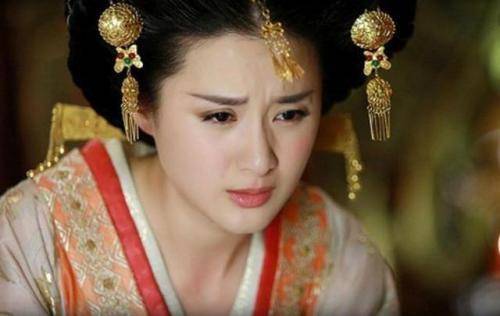 刬袜步香阶手提金缕鞋的意思,刬袜步香阶手提金缕鞋怎么读