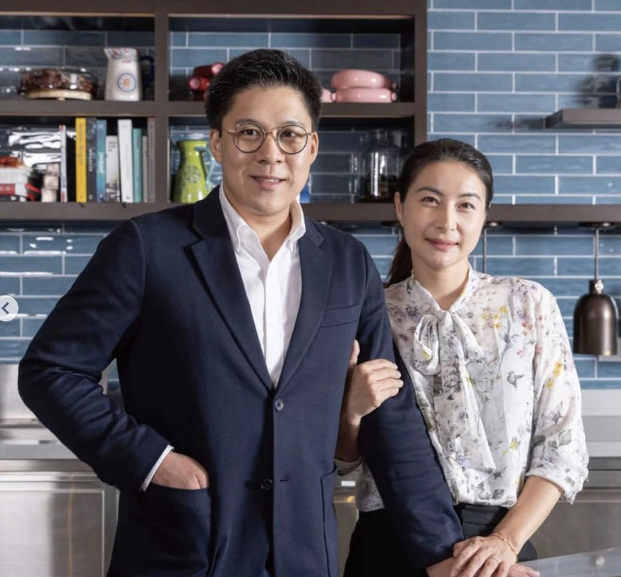 郭晶晶晒一家六口合照表白霍启刚,郭晶晶挺孕肚现身