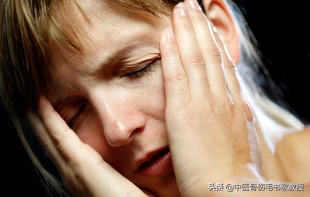 手指关节痛属于风湿还是类风湿,手指关节僵硬膝盖都疼是什么病兆