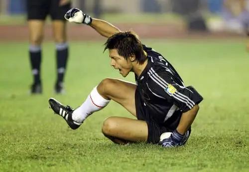 中国足球最强守门员,中国足球守门员喝水