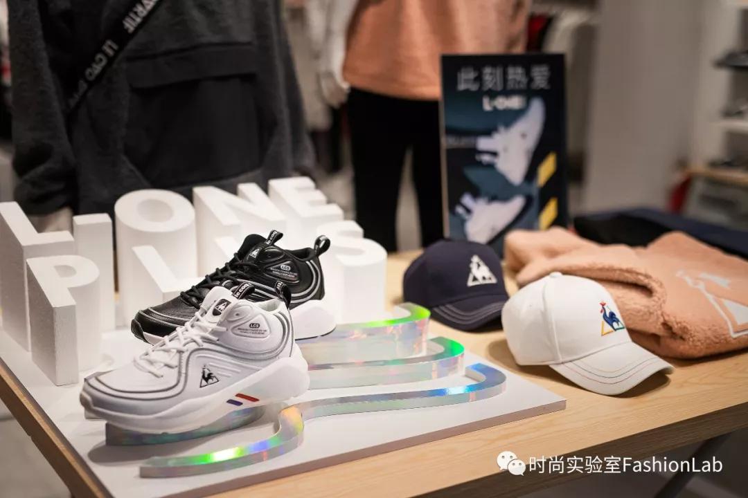 送对年终礼物是当代青年的社交核*器武**